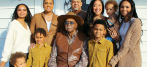 A multi-generational family photo showing grandparents, parents, children and grandchildren.